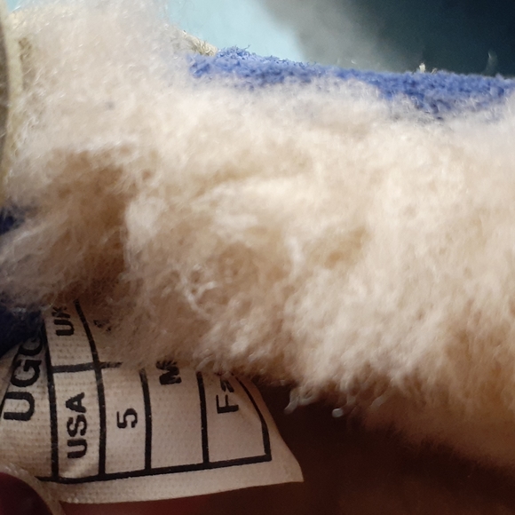 UGG SLIPPERS SZ 5 - Picture 6 of 7